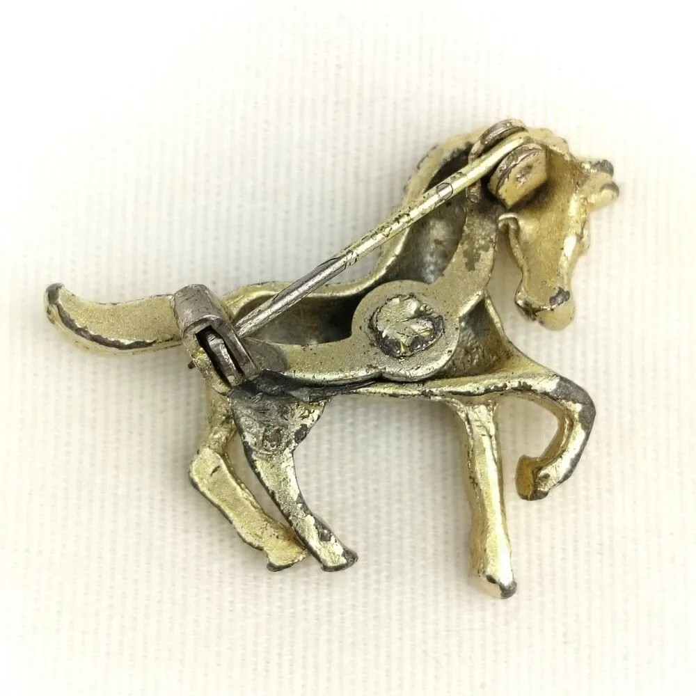 None brooch gold